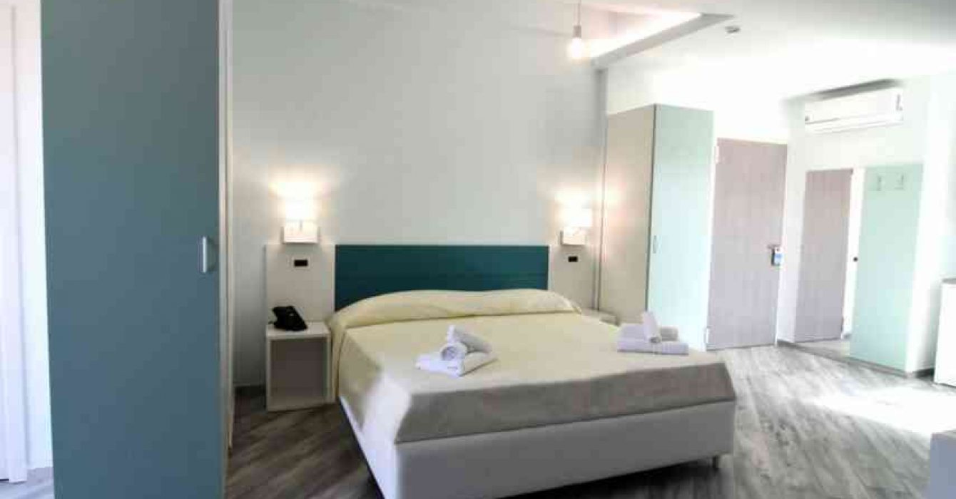 Hotel-Calypso-Salerno-007-855x570