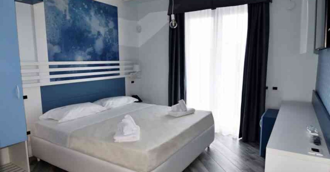 Hotel-Calypso-Salerno-008-855x570
